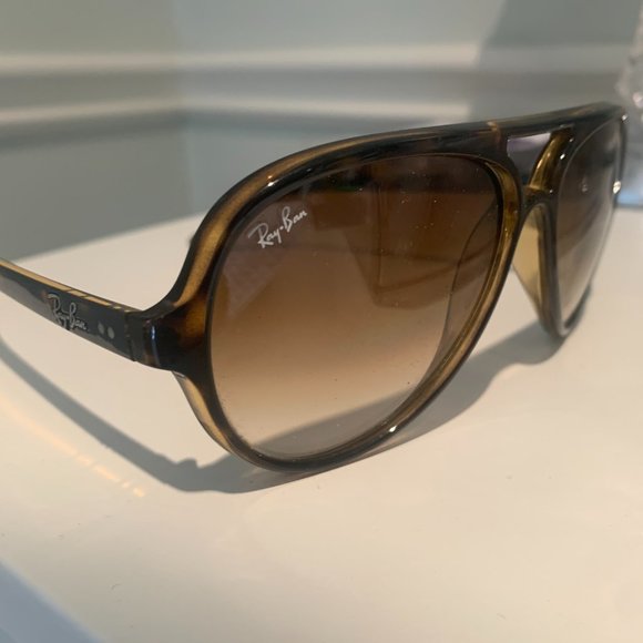 Ray Ban Tortoise Sunglasses (Cats 5000 Classic)